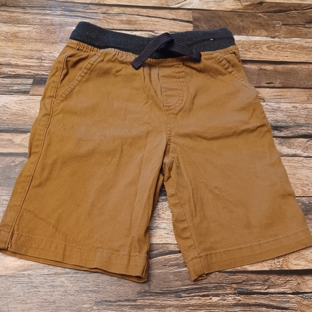 Elastic waist tan shorts